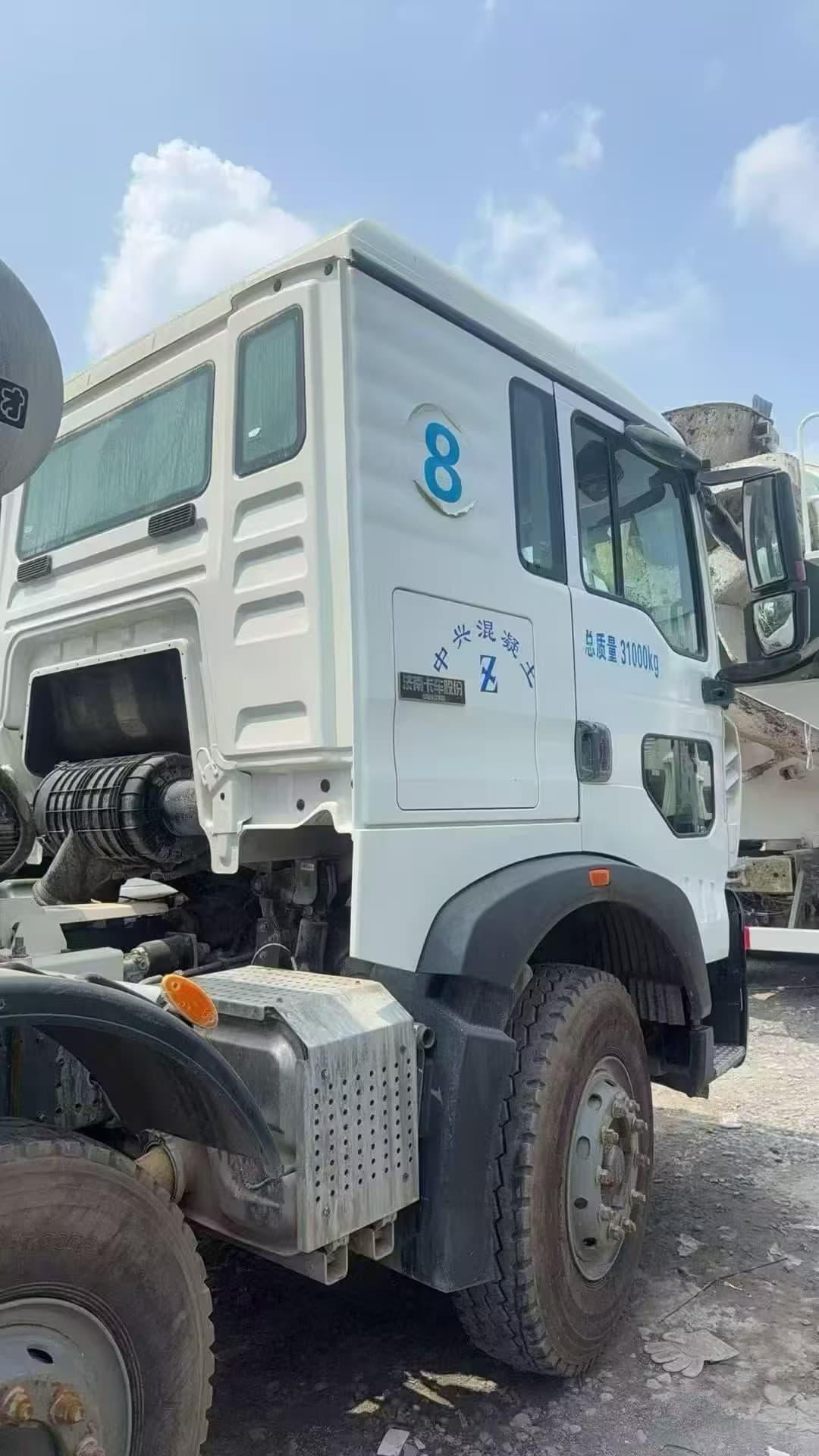 May 2021 Used HOWO XCMG 12 m3 Lightweight Concrete Mixer Truck 7