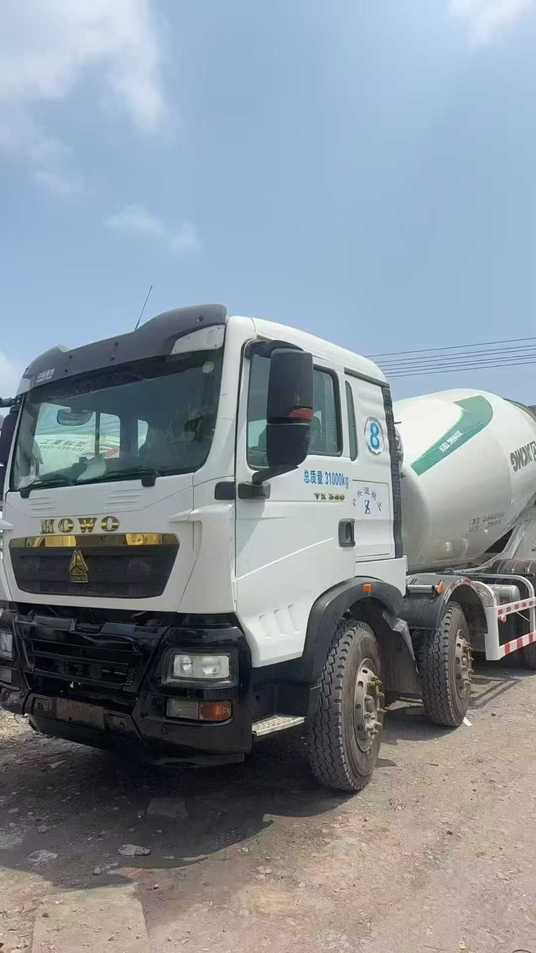 May 2021 Used HOWO XCMG 12 m3 Lightweight Concrete Mixer Truck 9