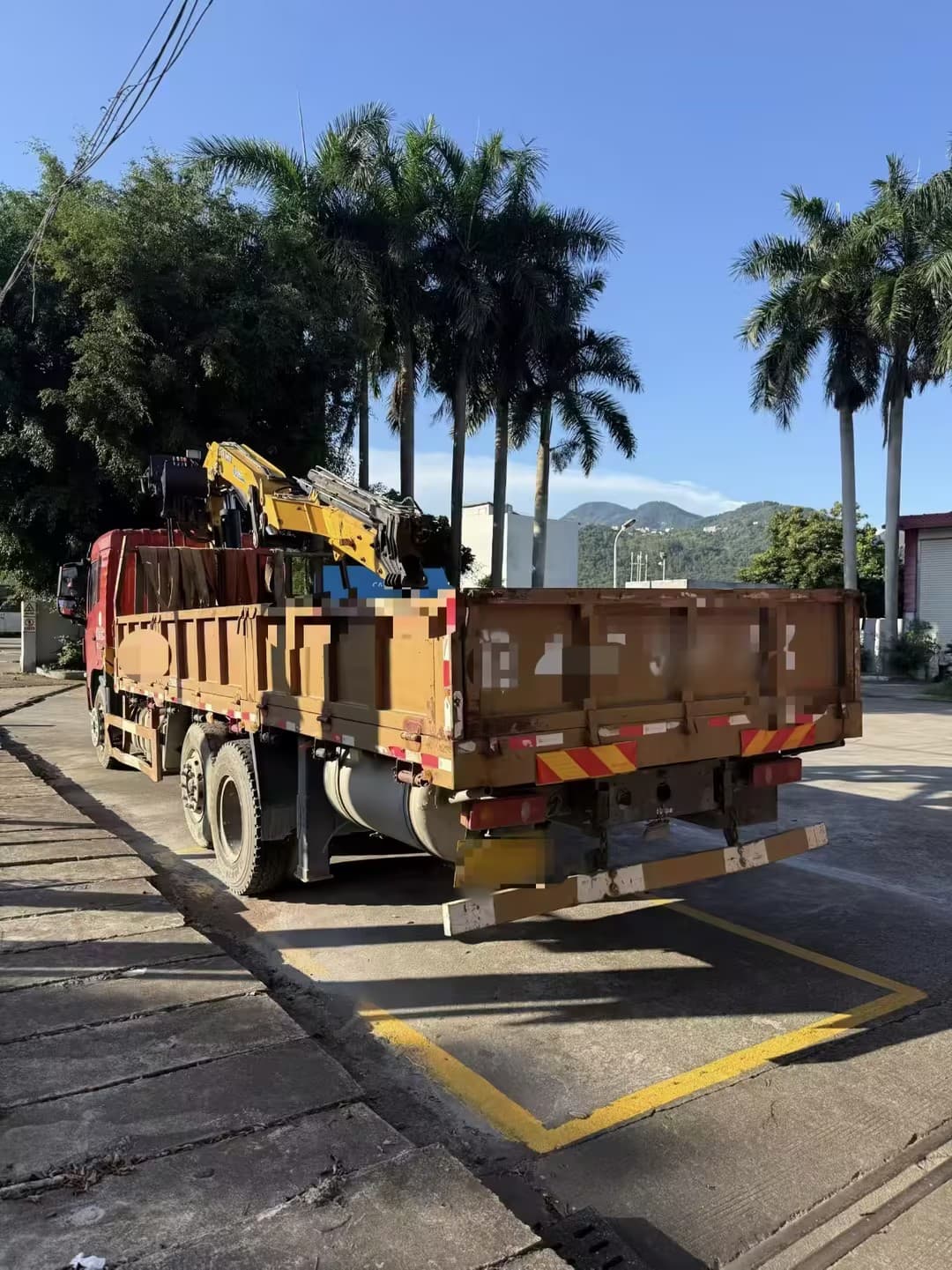 2025 Used XCMG 10 Ton G-Series Knuckle Boom Truck-Mounted Crane 6