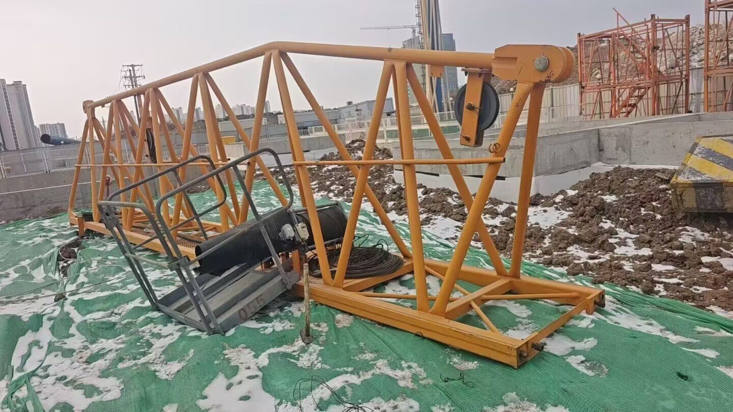 YONGMAO STT139-8T Flat-Top Tower Crane