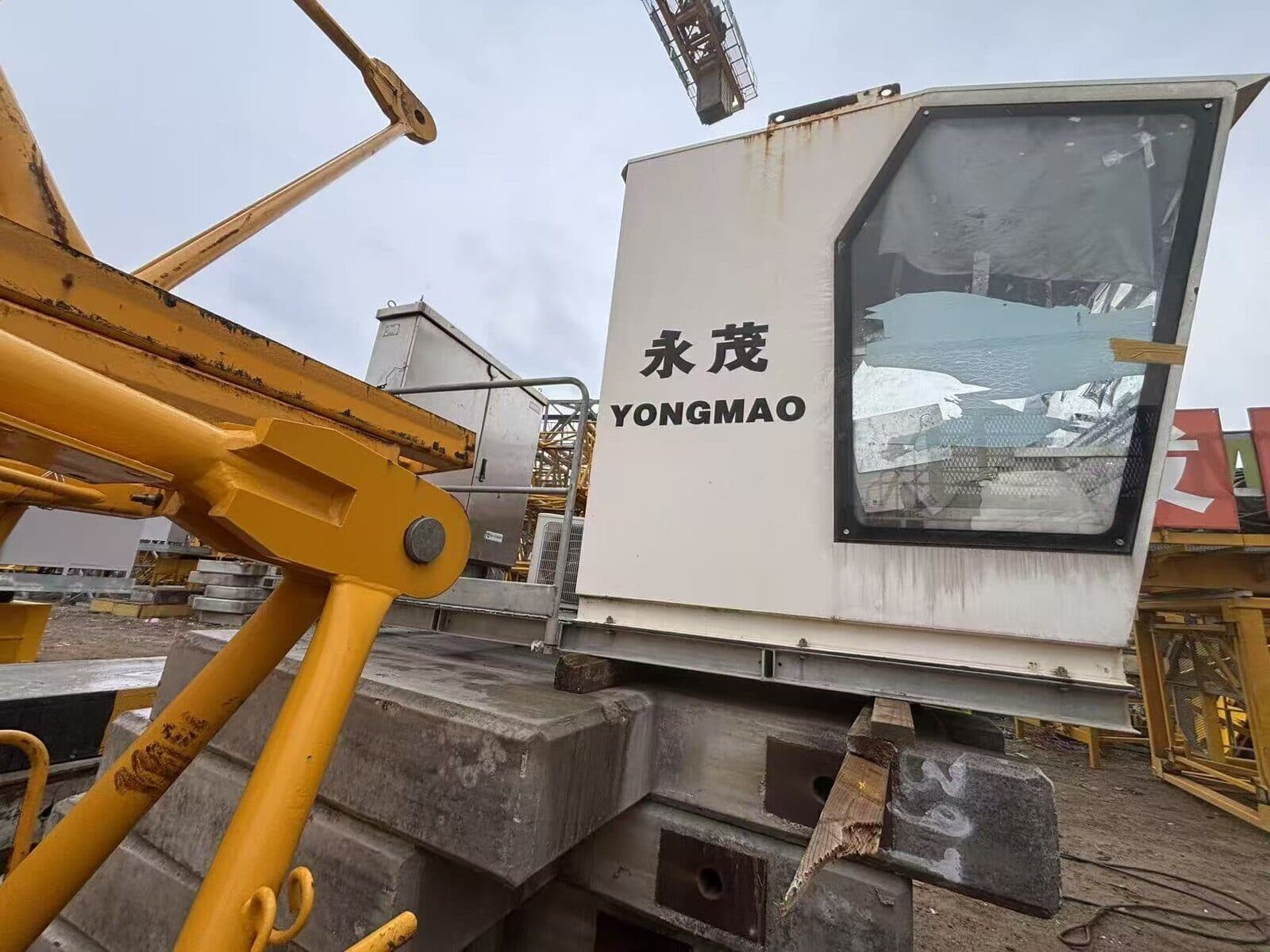 YONGMAO STT153A-10 Flat-Top Tower Crane
