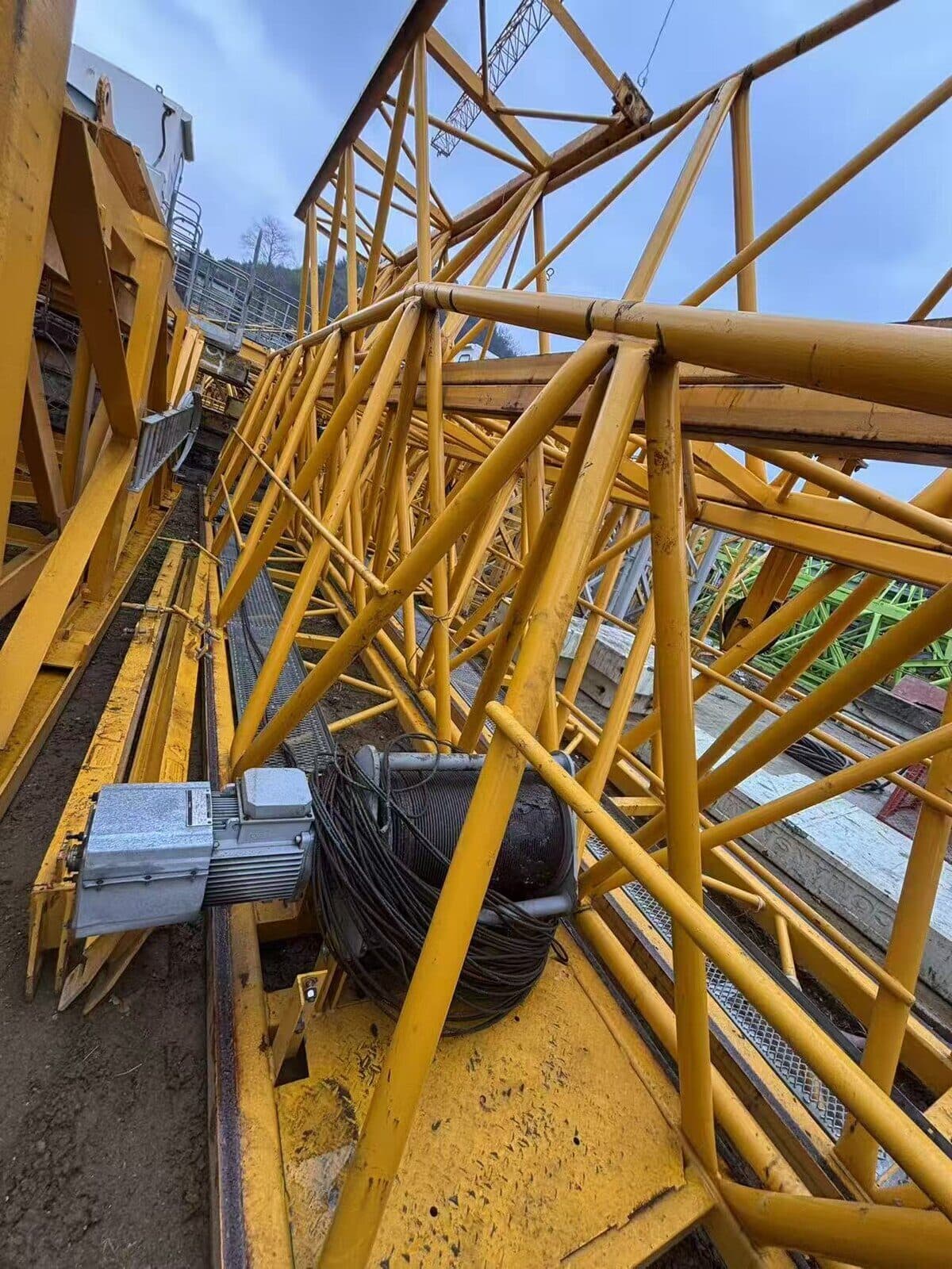 YONGMAO STT153A-10 Flat-Top Tower Crane 4