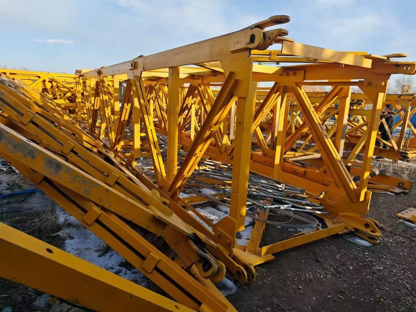 YONGMAO STT200-10T Flat-Top Tower Crane 2