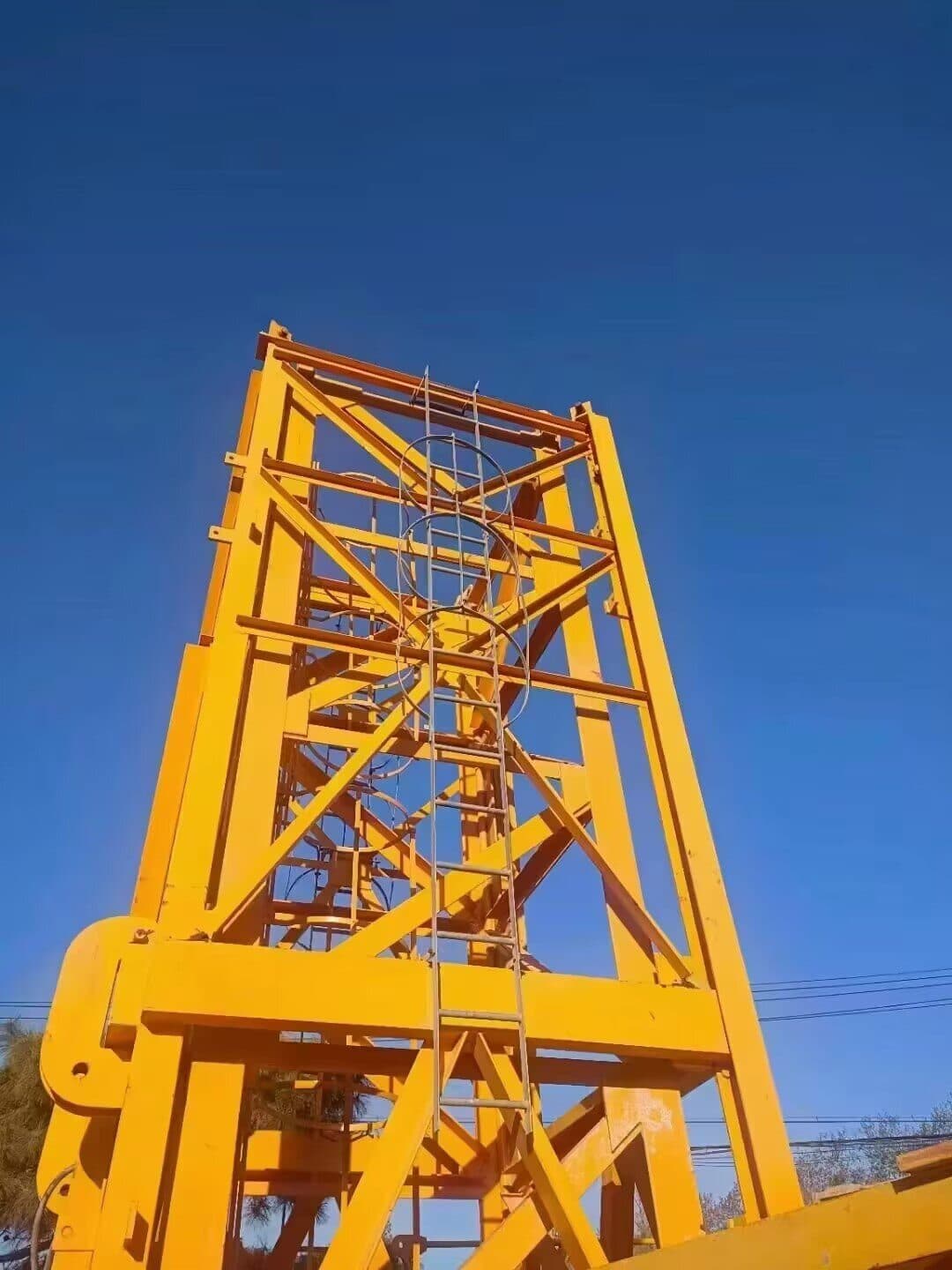YONGMAO STT200-10T Flat-Top Tower Crane 6