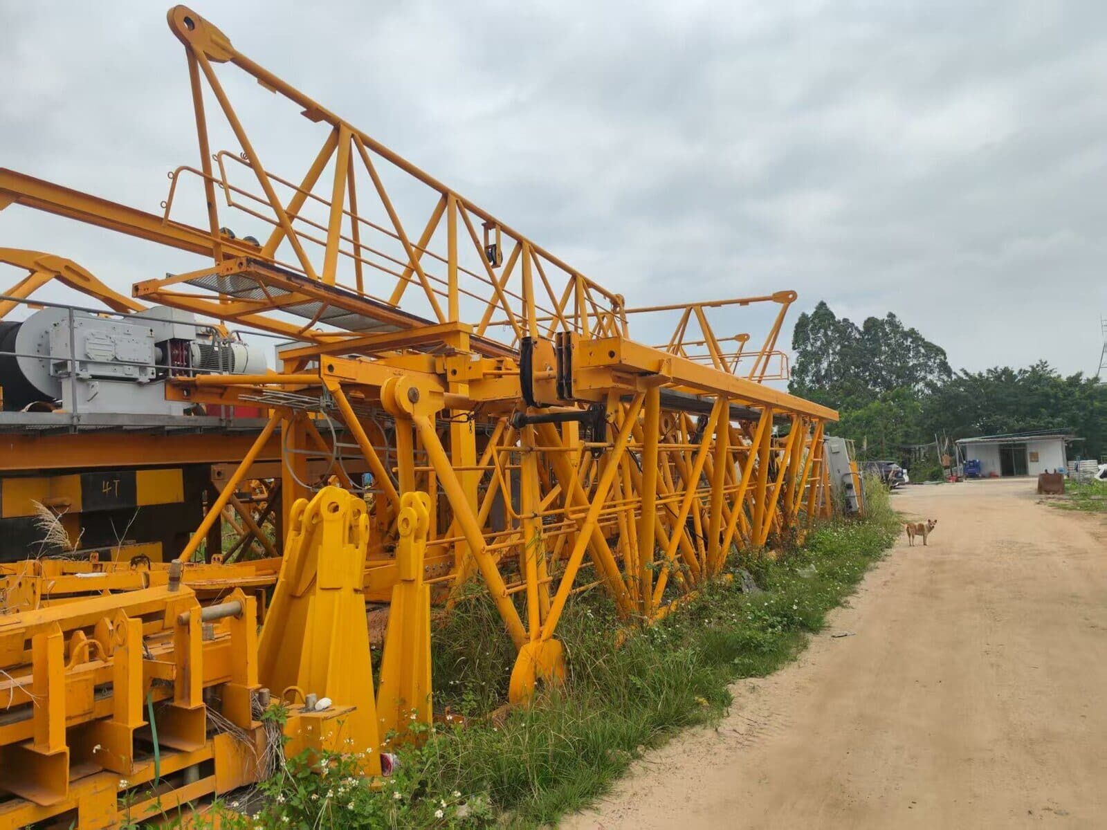 YONGMAO STT373-18T Heavy-Duty Flat-Top Tower Crane