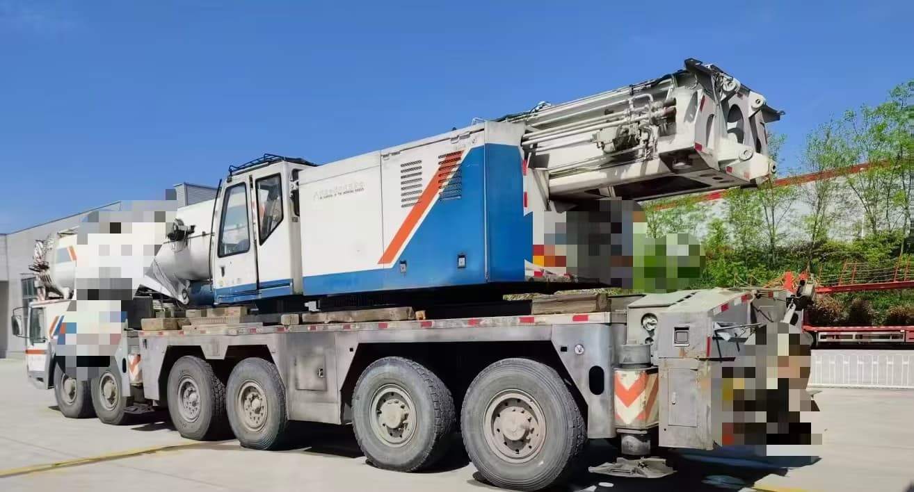 December 2009 Used ZOOMLION 220 Ton Truck Crane
