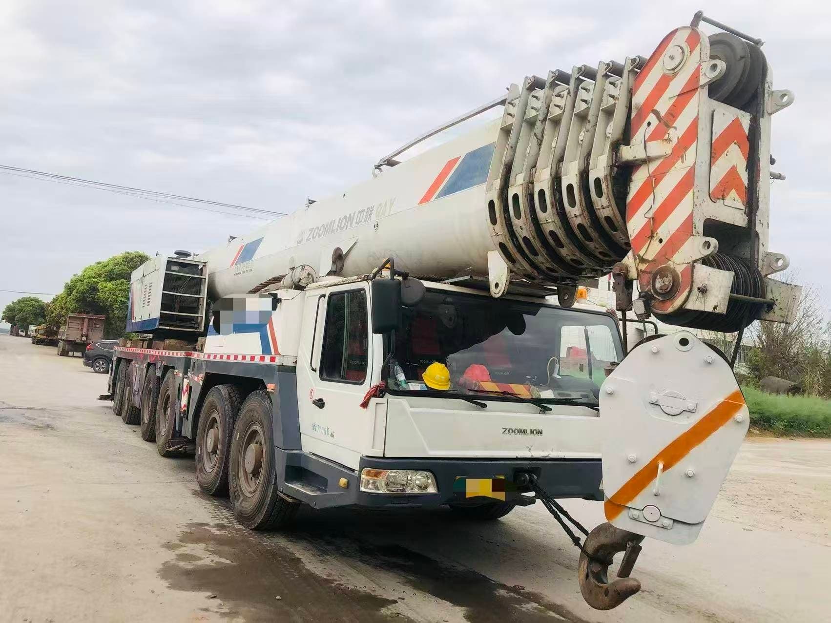 2010 Used ZOOMLION 220 Ton Truck Crane 10