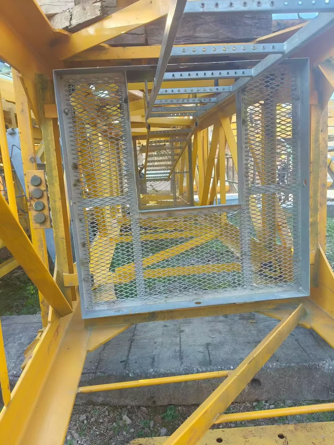 2021 Used ZOOMLION W6013-6F Flat-Top Tower Crane 2