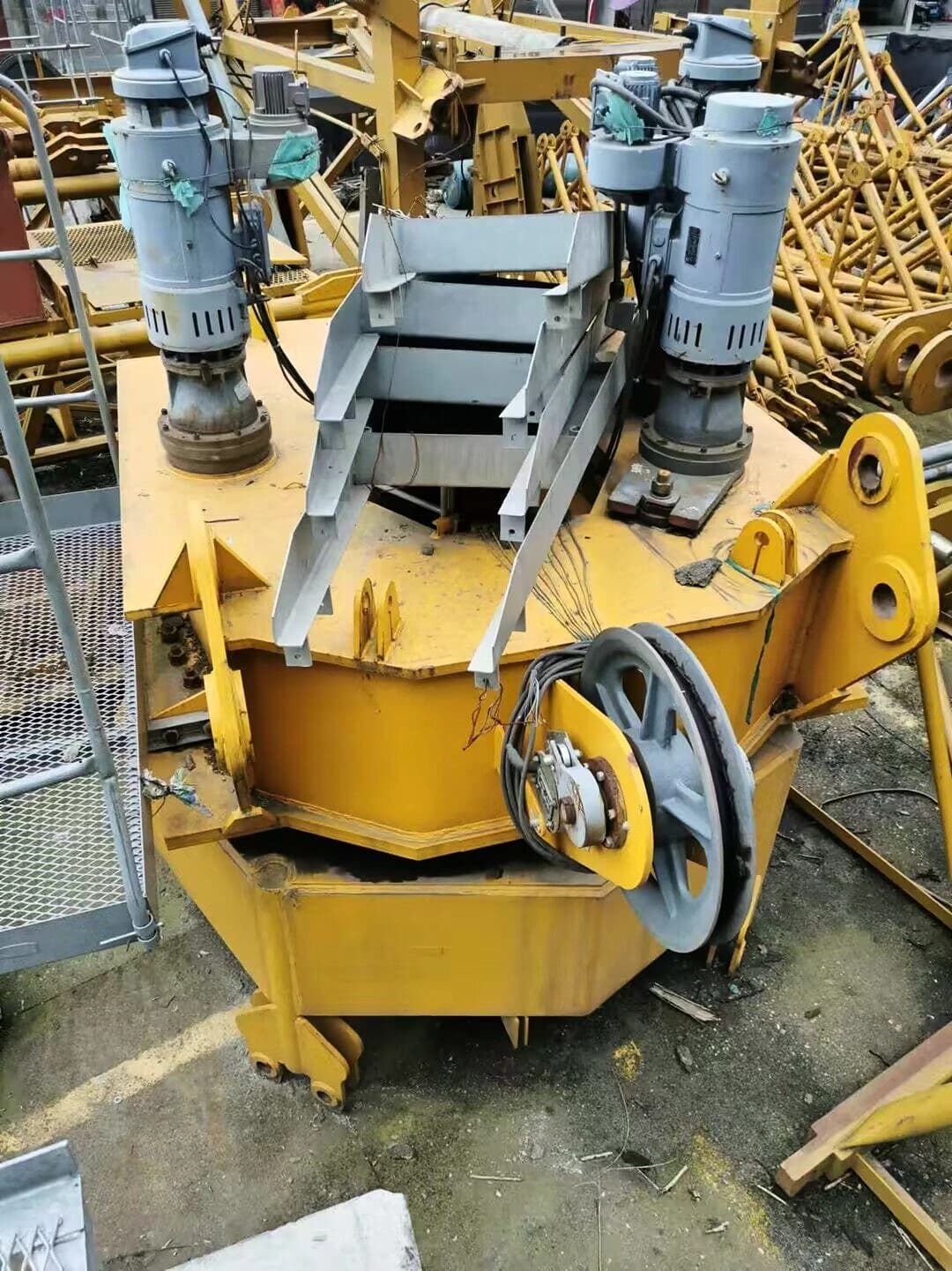 SCM QTZ7052-25 Extra-Heavy Flat-Top Tower Crane 3