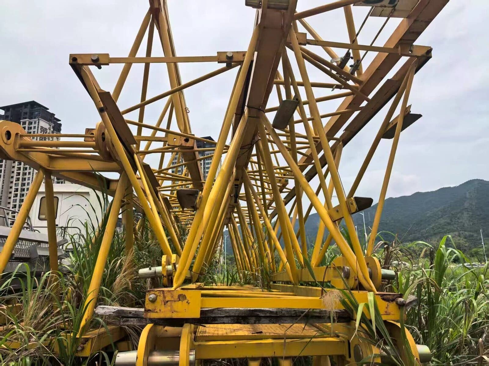 SCM QTZ7527-18 Heavy-Duty Flat-Top Tower Crane 2