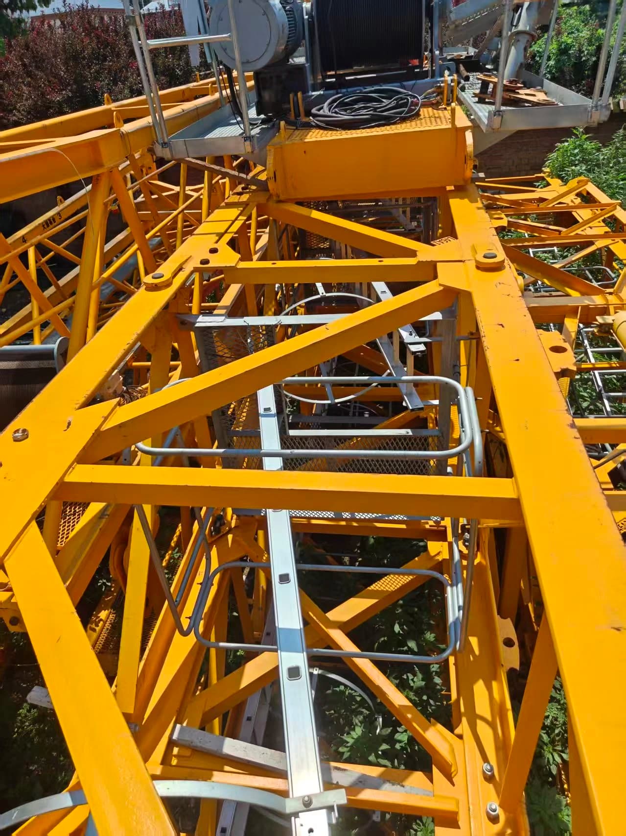 Used DAHAN 6015-8 Flat-Top Tower Crane 4