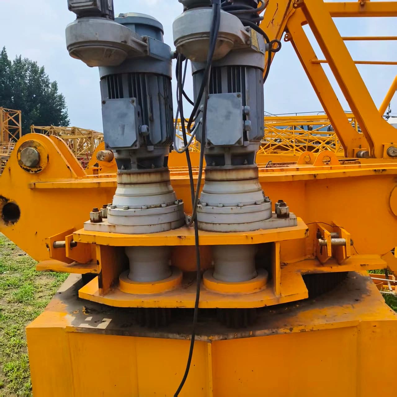 Used DAHAN 6516-8 Flat-Top Tower Crane 2