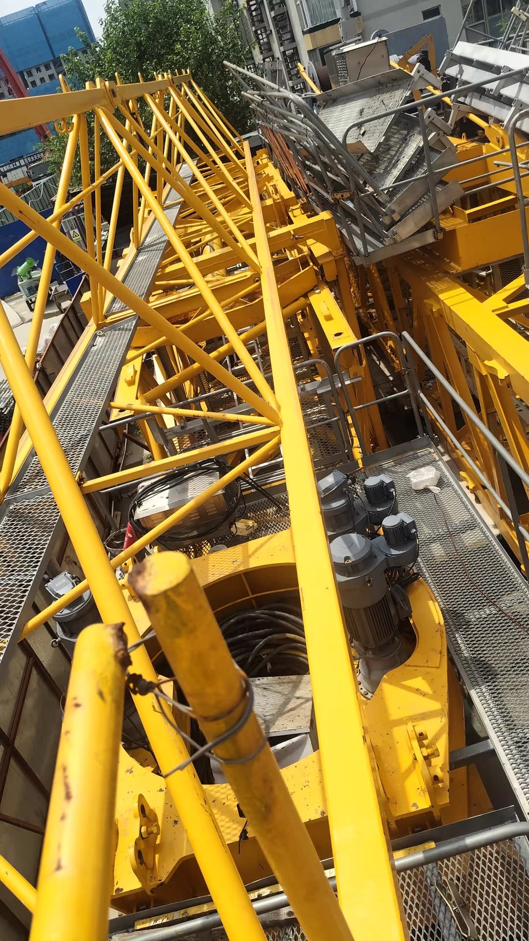 Used DAHAN 7530-16 Flat-Top Tower Crane 3