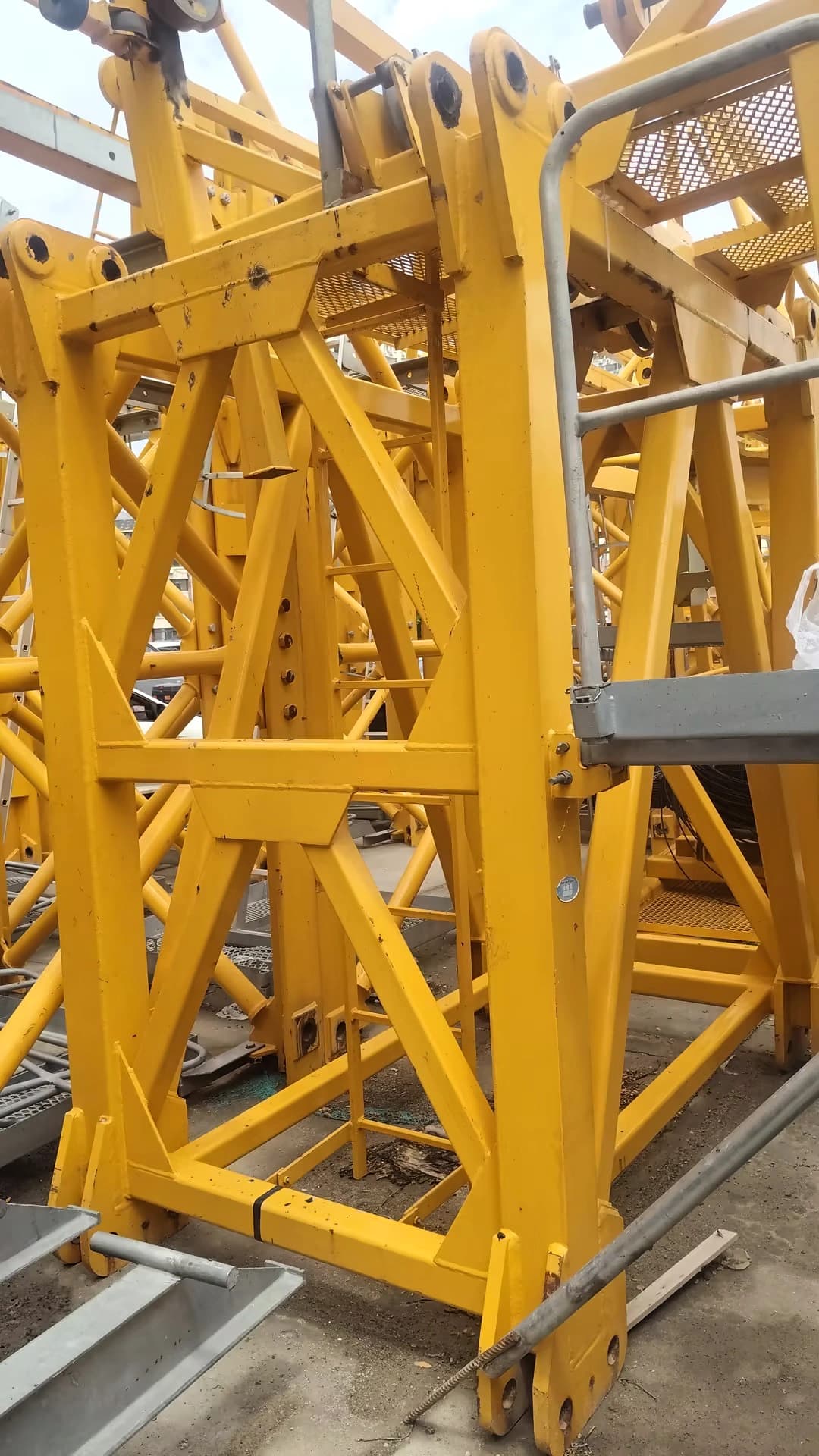 Used DAHAN 7530-16 Flat-Top Tower Crane 4