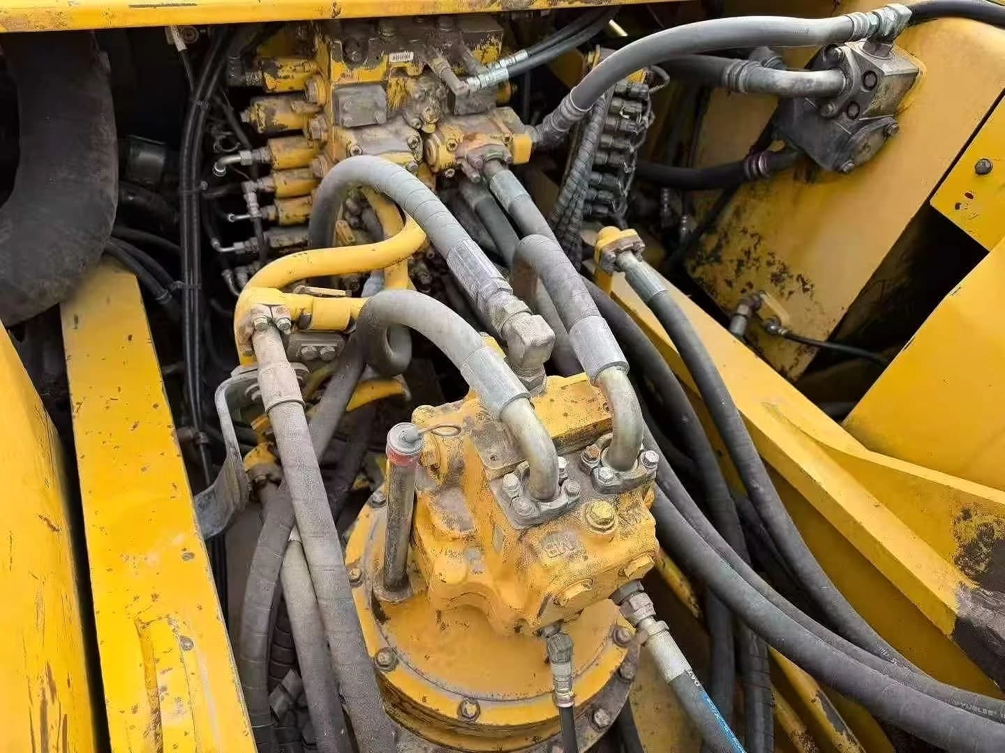 Used Komatsu PC360-8Mo Excavator - Original Paint New Undercarriage 6