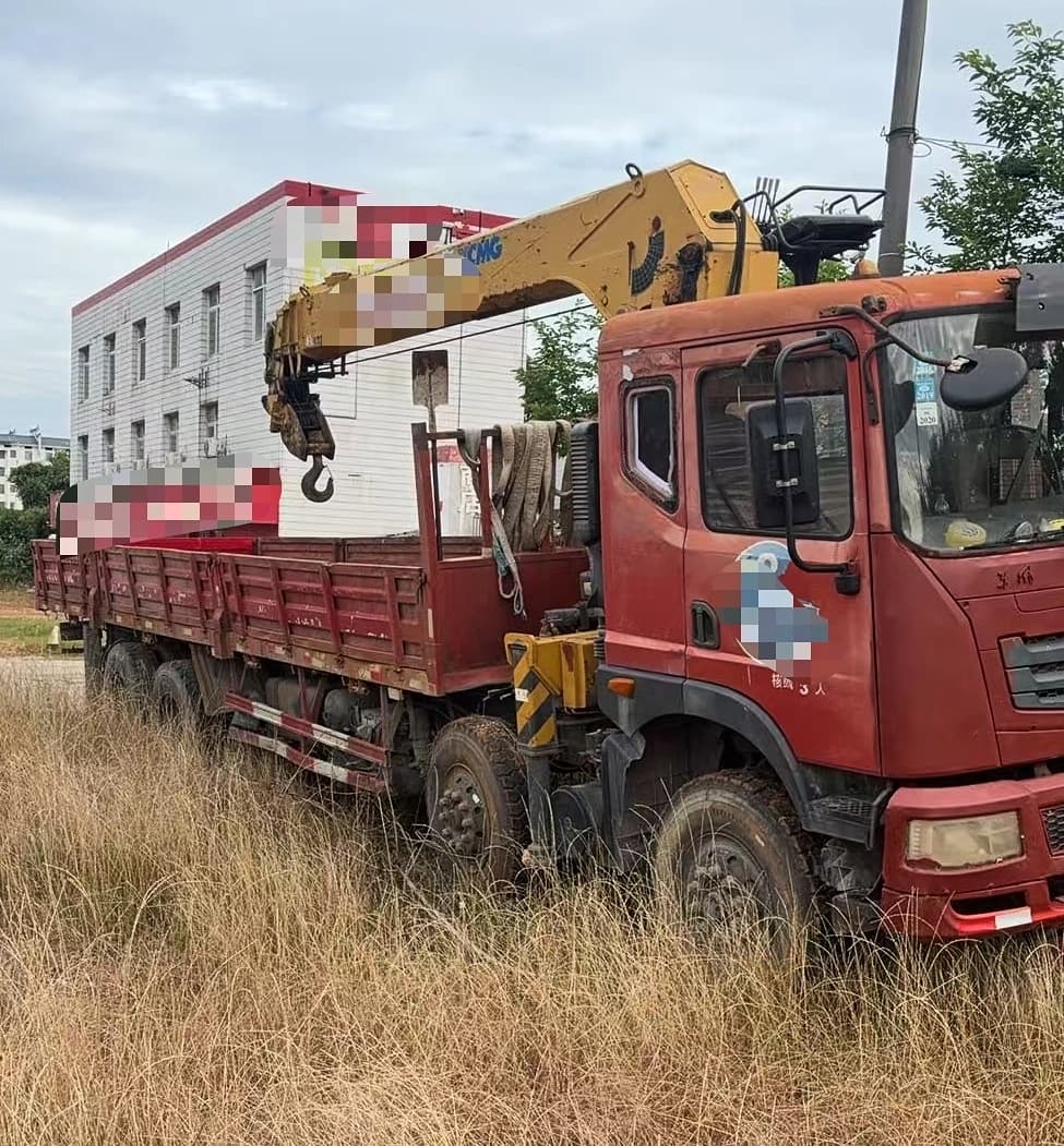 Used XCMG 10 Ton Truck-Mounted Crane 2