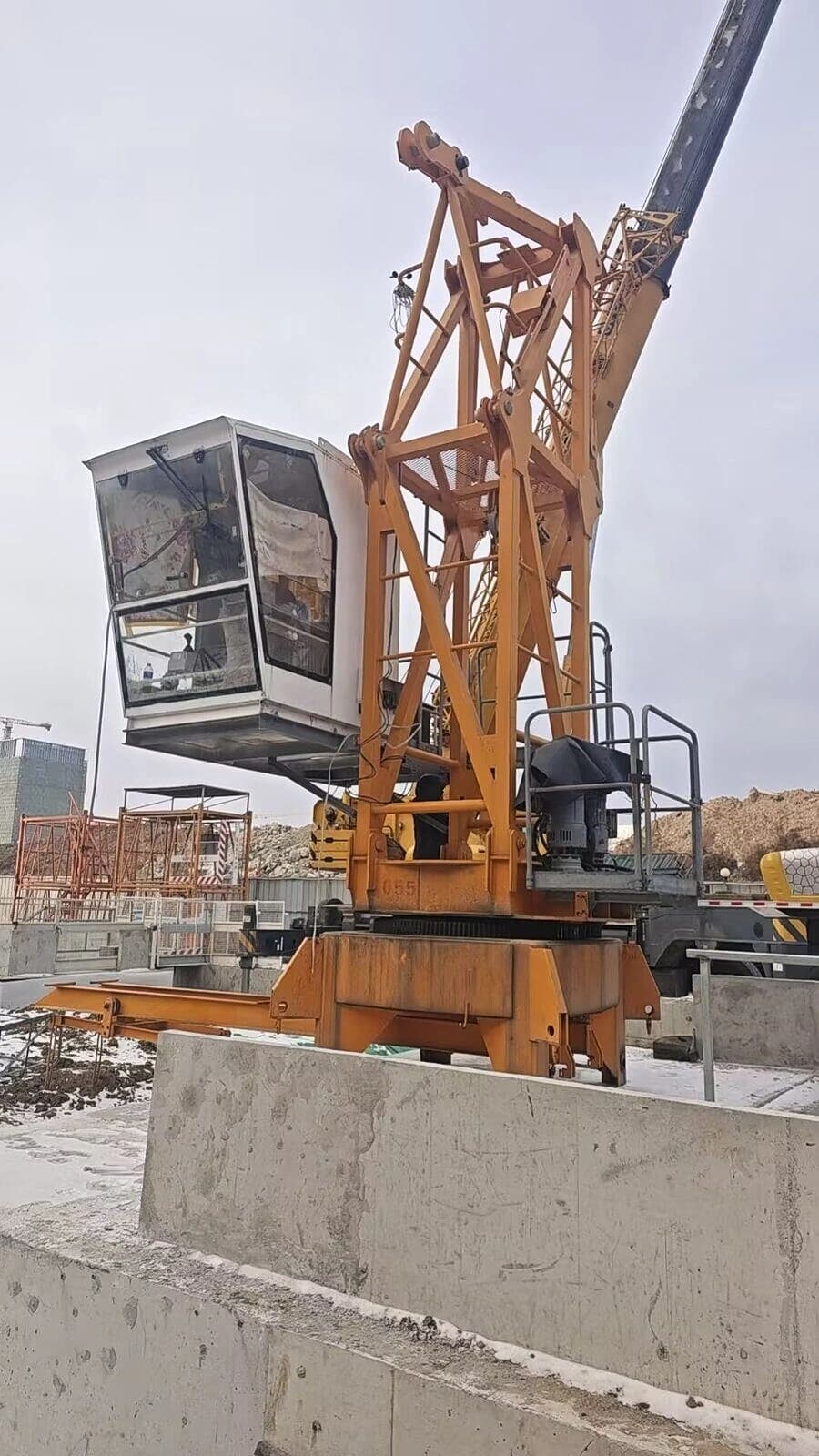 YONGMAO STT139-8T Flat-Top Tower Crane 4
