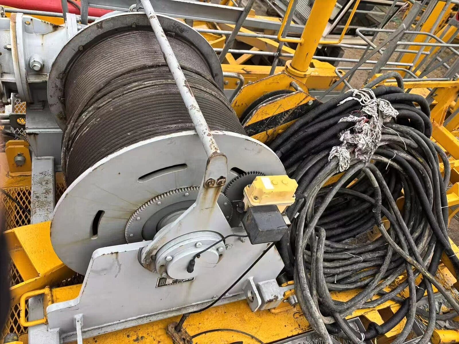 YONGMAO STT153A-10 Flat-Top Tower Crane 2