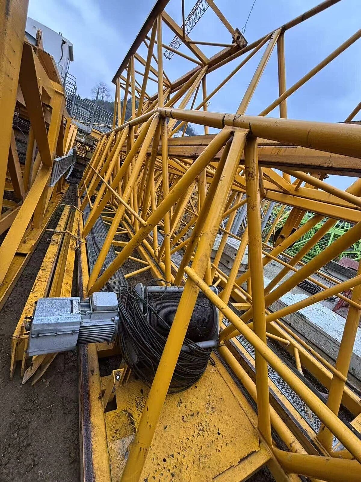 YONGMAO STT153A-10 Flat-Top Tower Crane 4