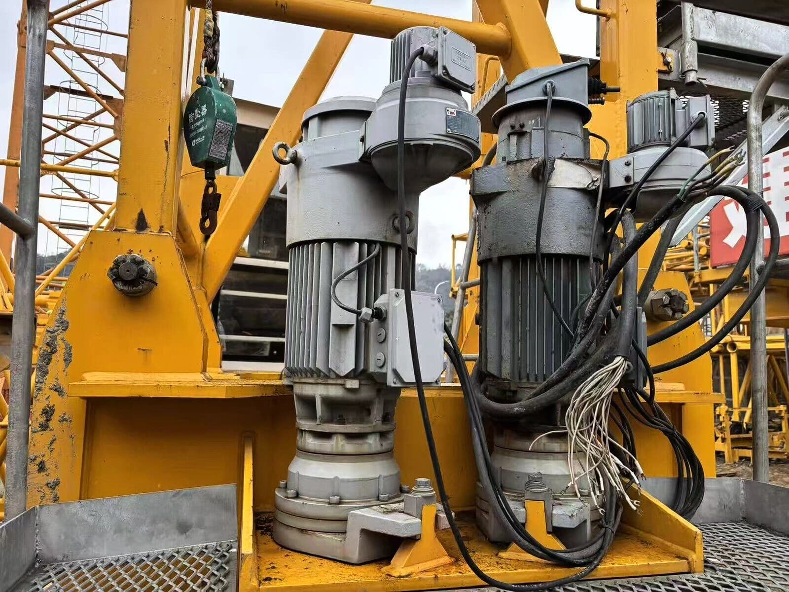 YONGMAO STT153A-10 Flat-Top Tower Crane 6