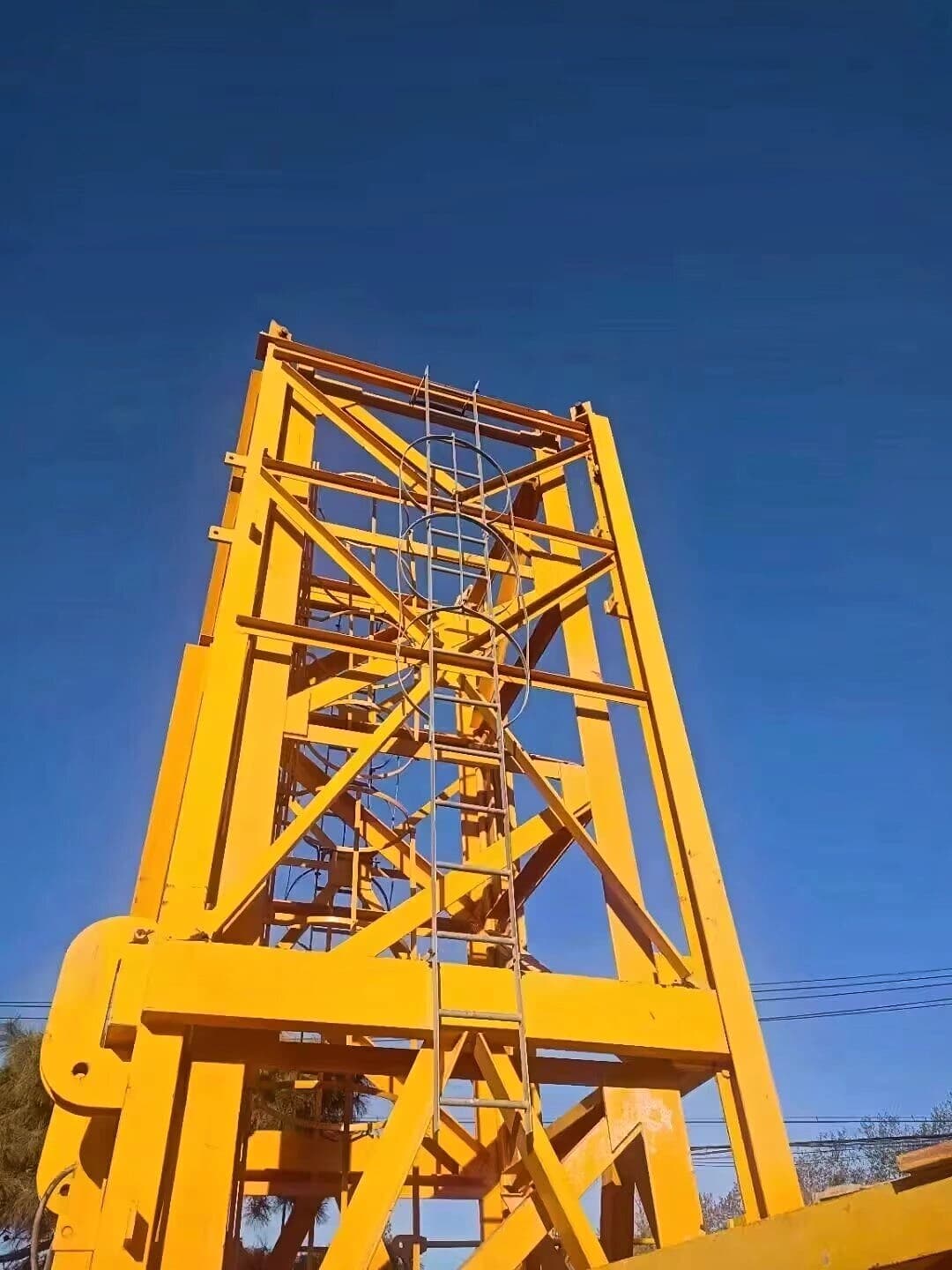 YONGMAO STT200-10T Flat-Top Tower Crane 6