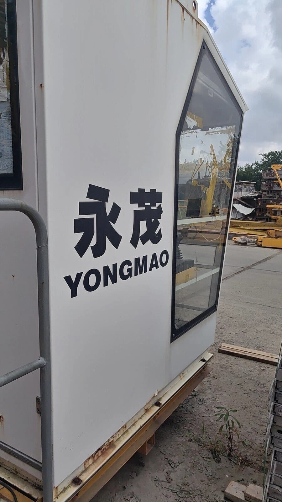 YONGMAO STT200-12 Flat-Top Tower Crane 2