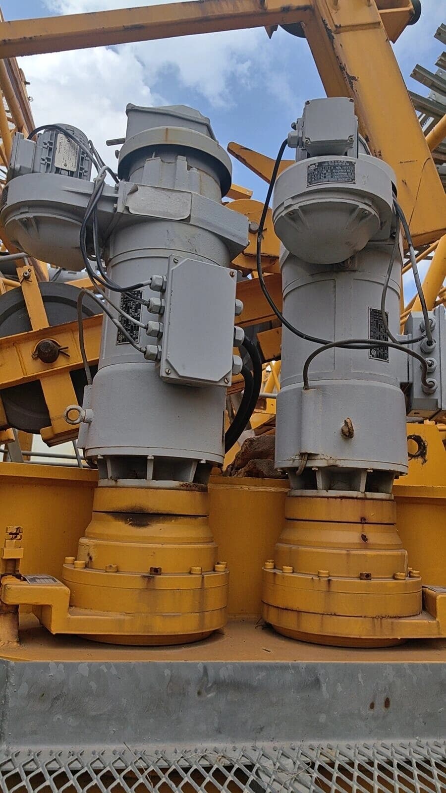 YONGMAO STT200-12 Flat-Top Tower Crane 7
