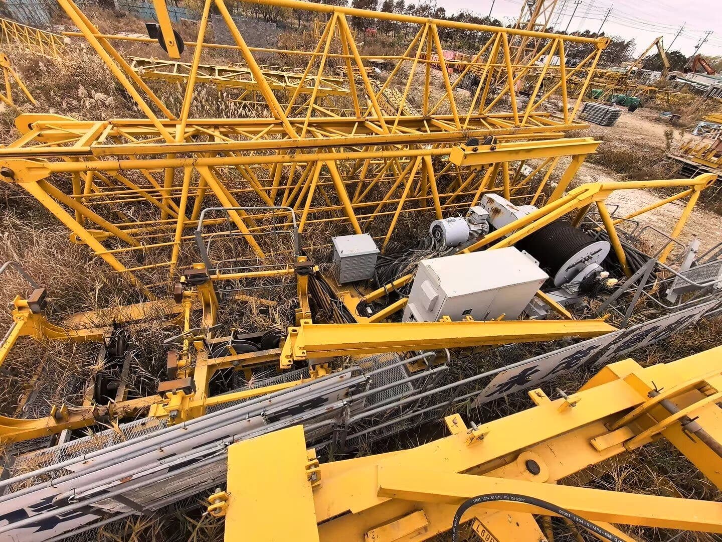 YONGMAO STT293-10T Long-Jib Flat-Top Tower Crane 4