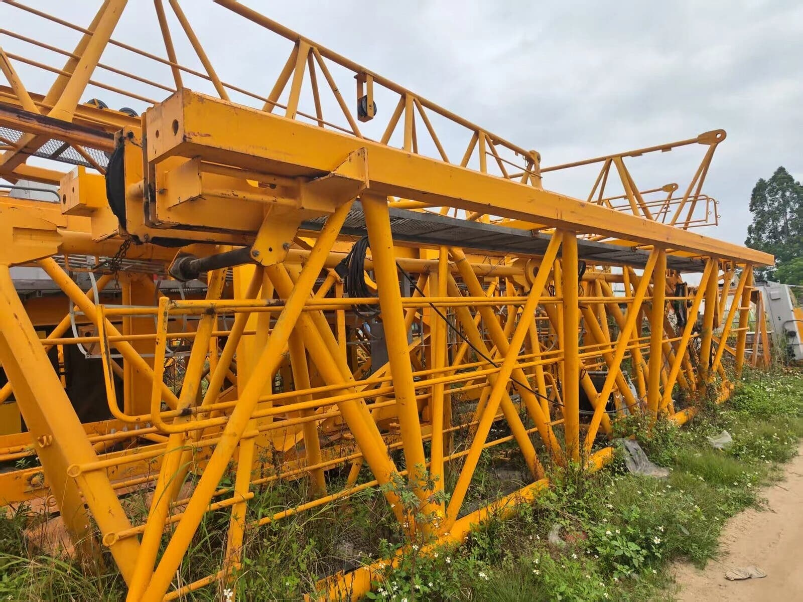 YONGMAO STT373-18T Heavy-Duty Flat-Top Tower Crane 3