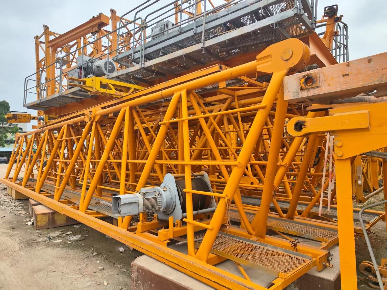 YONGMAO STT373-18T Heavy-Duty Flat-Top Tower Crane 4