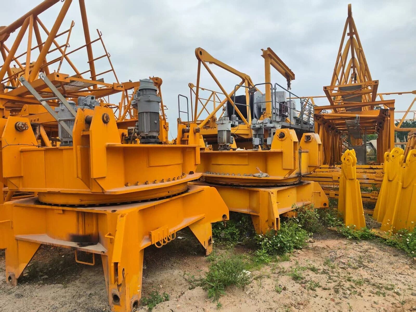 YONGMAO STT373-18T Heavy-Duty Flat-Top Tower Crane 5