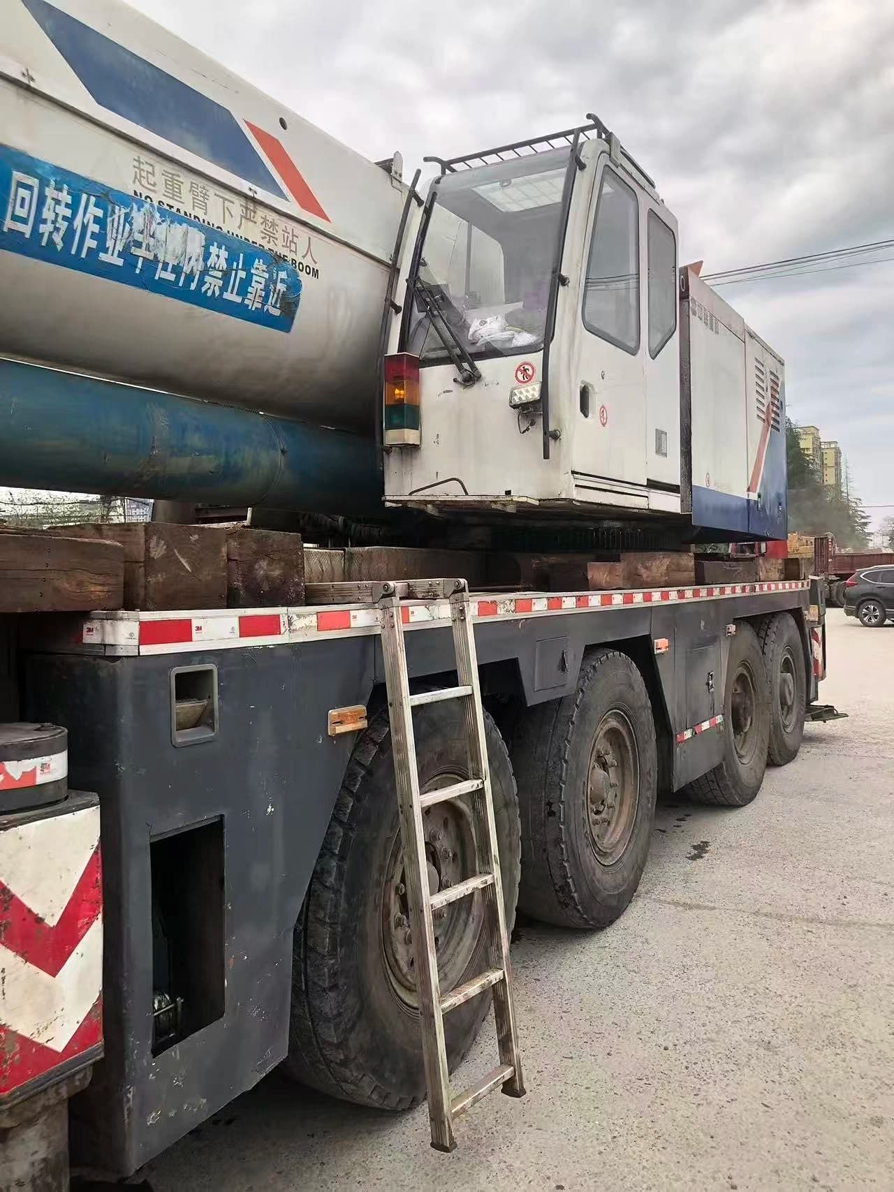 Used ZOOMLION 220 Ton Truck Crane 2