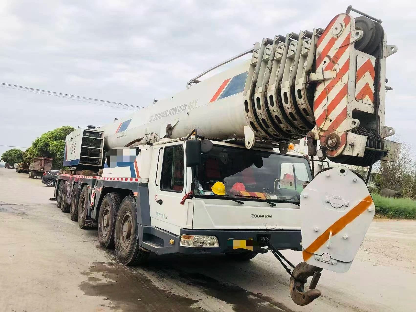 Used ZOOMLION 220 Ton Truck Crane 10