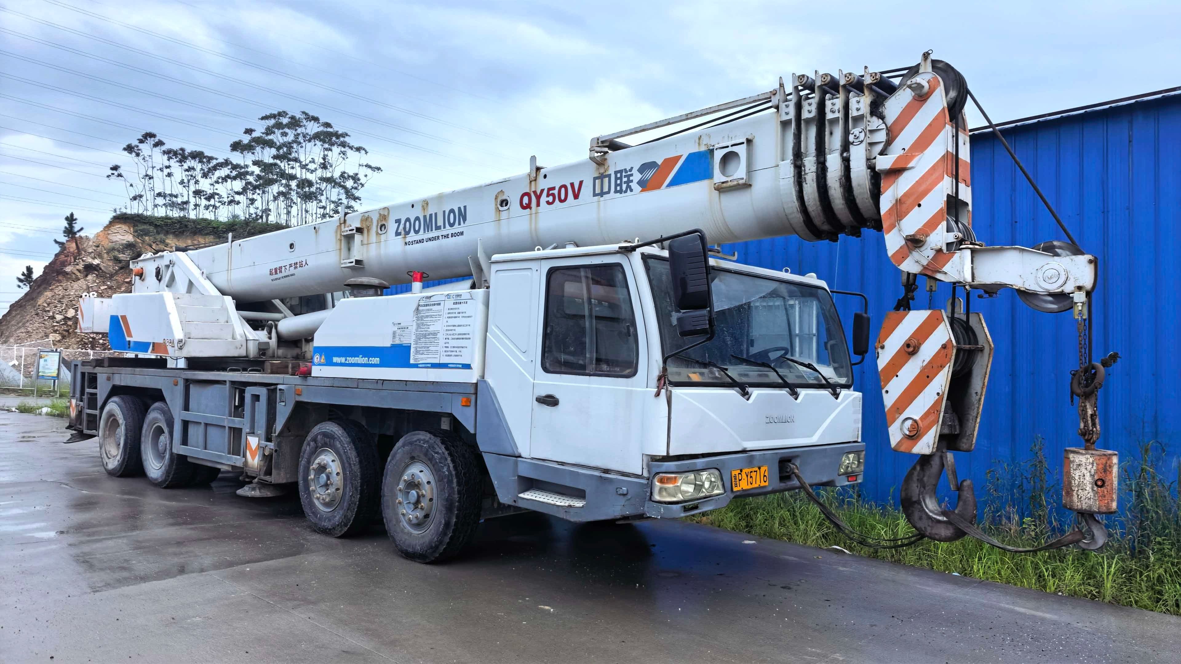 Used ZOOMLION QY50V5 50 Ton Truck Crane 2