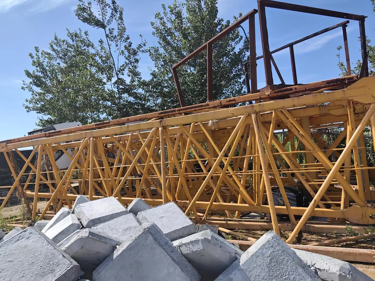 Used ZOOMLION T7020-12E Flat-Top Tower Crane 24
