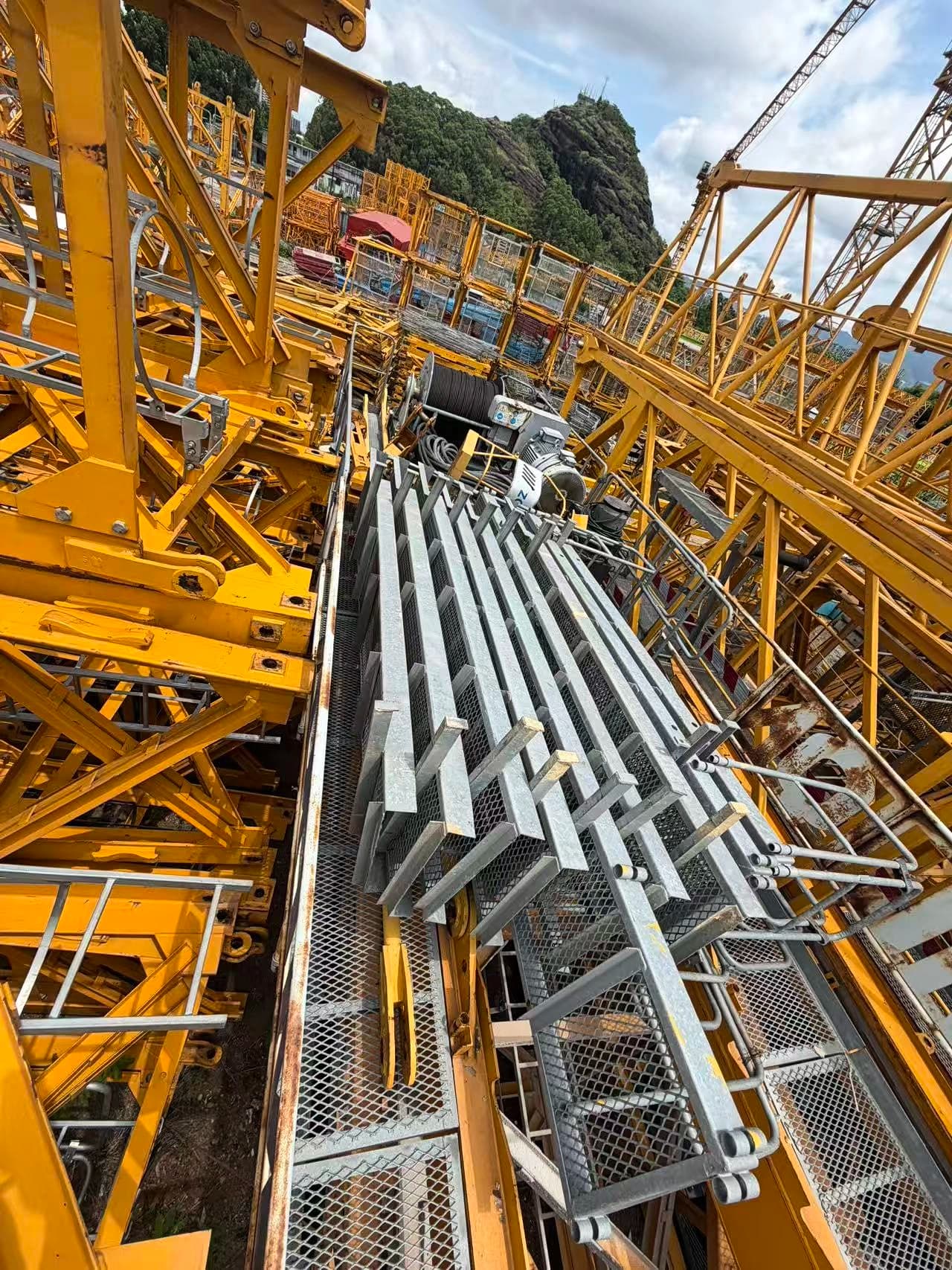 ZOOMLION T7525-16D Used Flat-Top Tower Crane 4