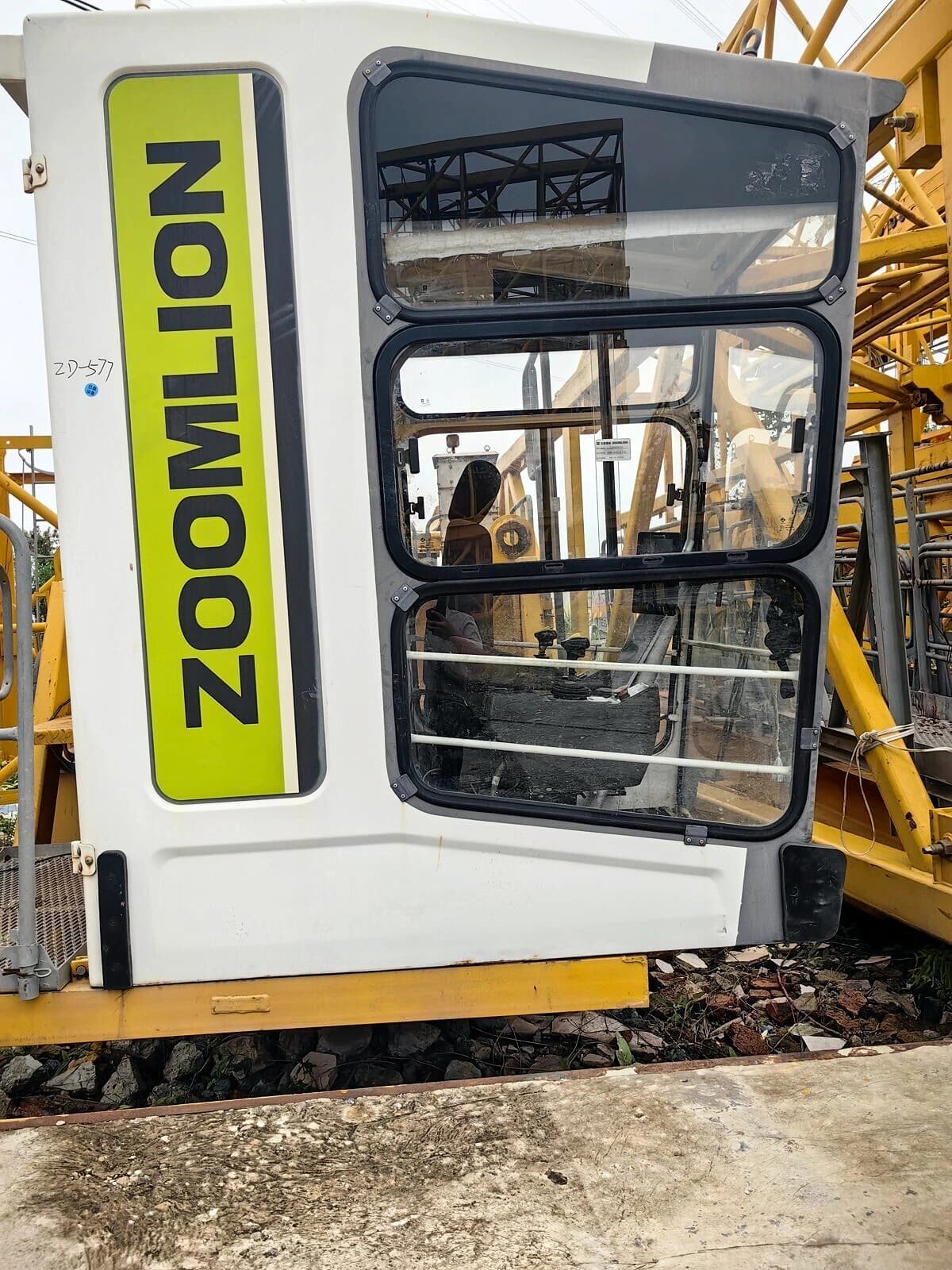 ZOOMLION W7527-16D Heavy-Duty Flat-Top Tower Crane 3