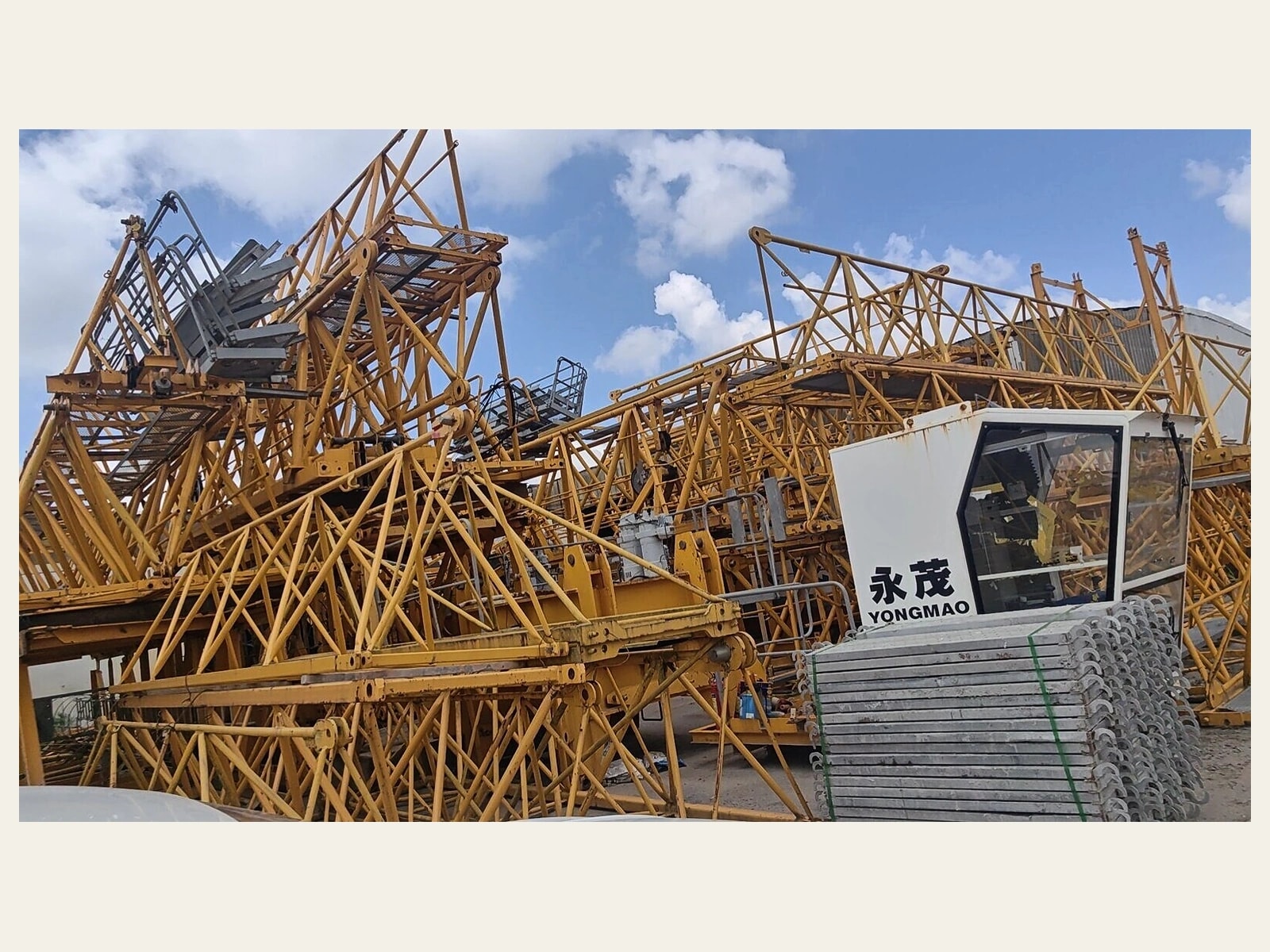 YONGMAO STT200-12 Flat-Top Tower Crane