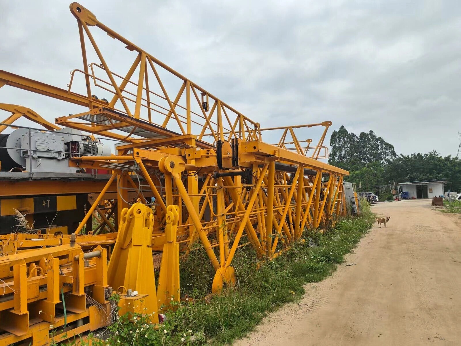 YONGMAO STT373-18T Heavy-Duty Flat-Top Tower Crane 1