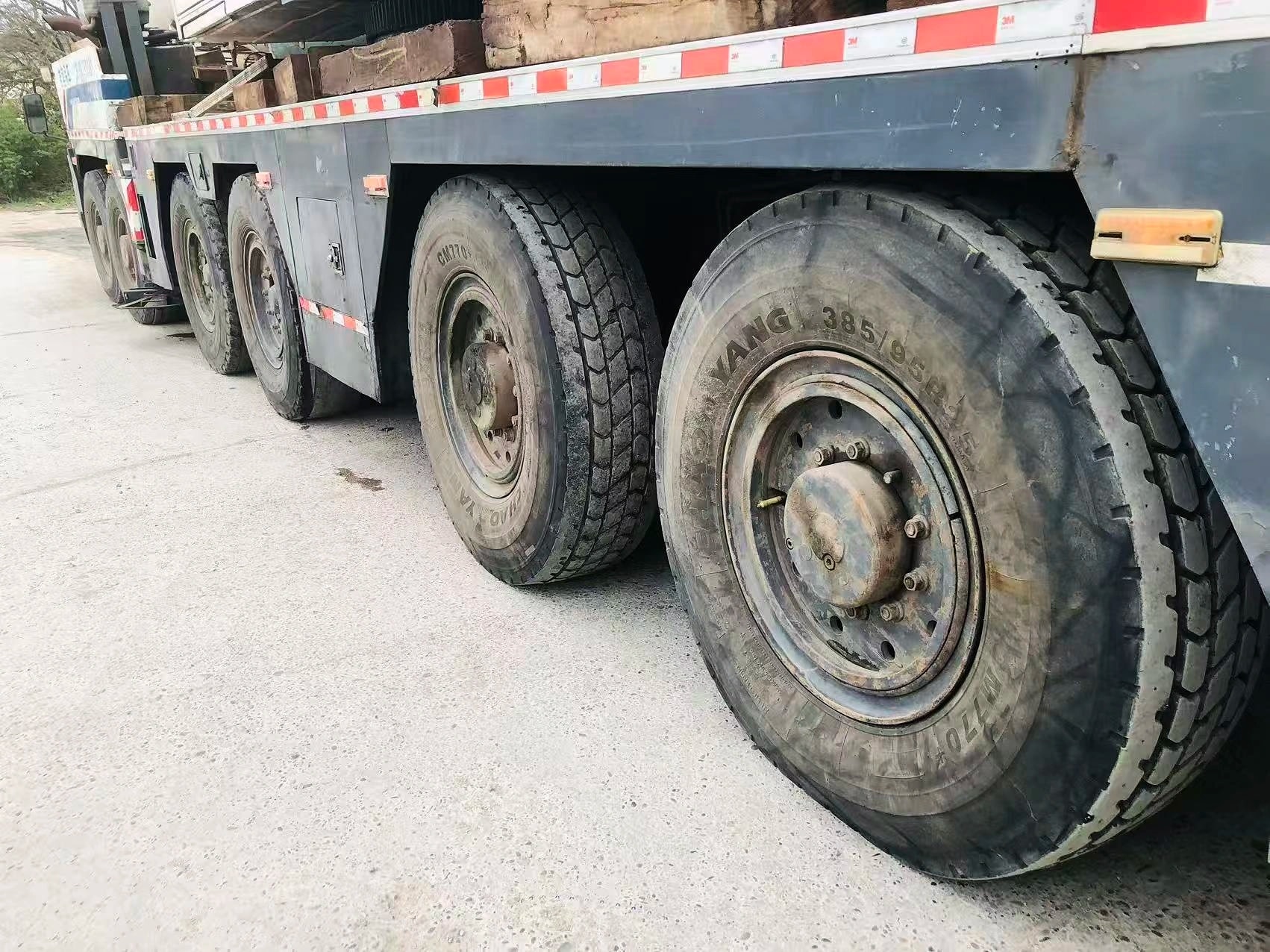 Used ZOOMLION 220 Ton Truck Crane 1