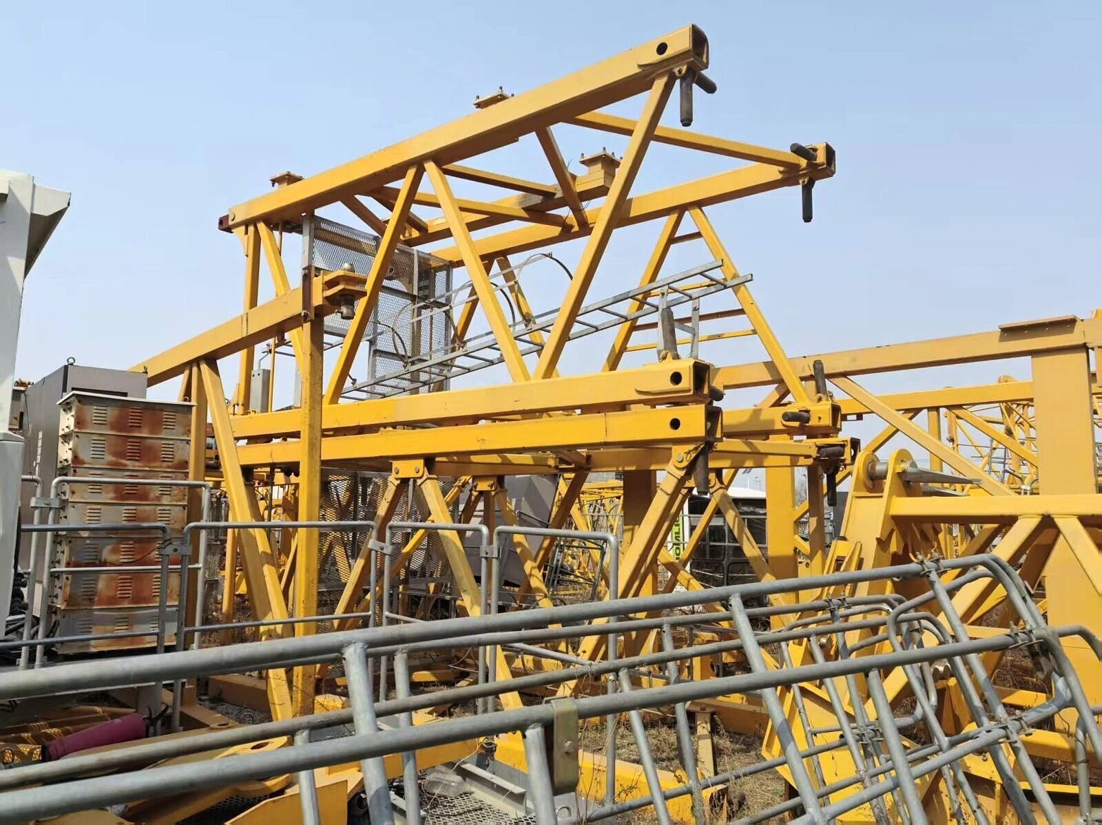 ZOOMLION L500A-32U Large Luffing Jib Tower Crane 1