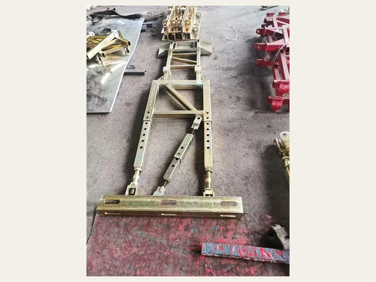 Trapeze Beam / Strut Assembly