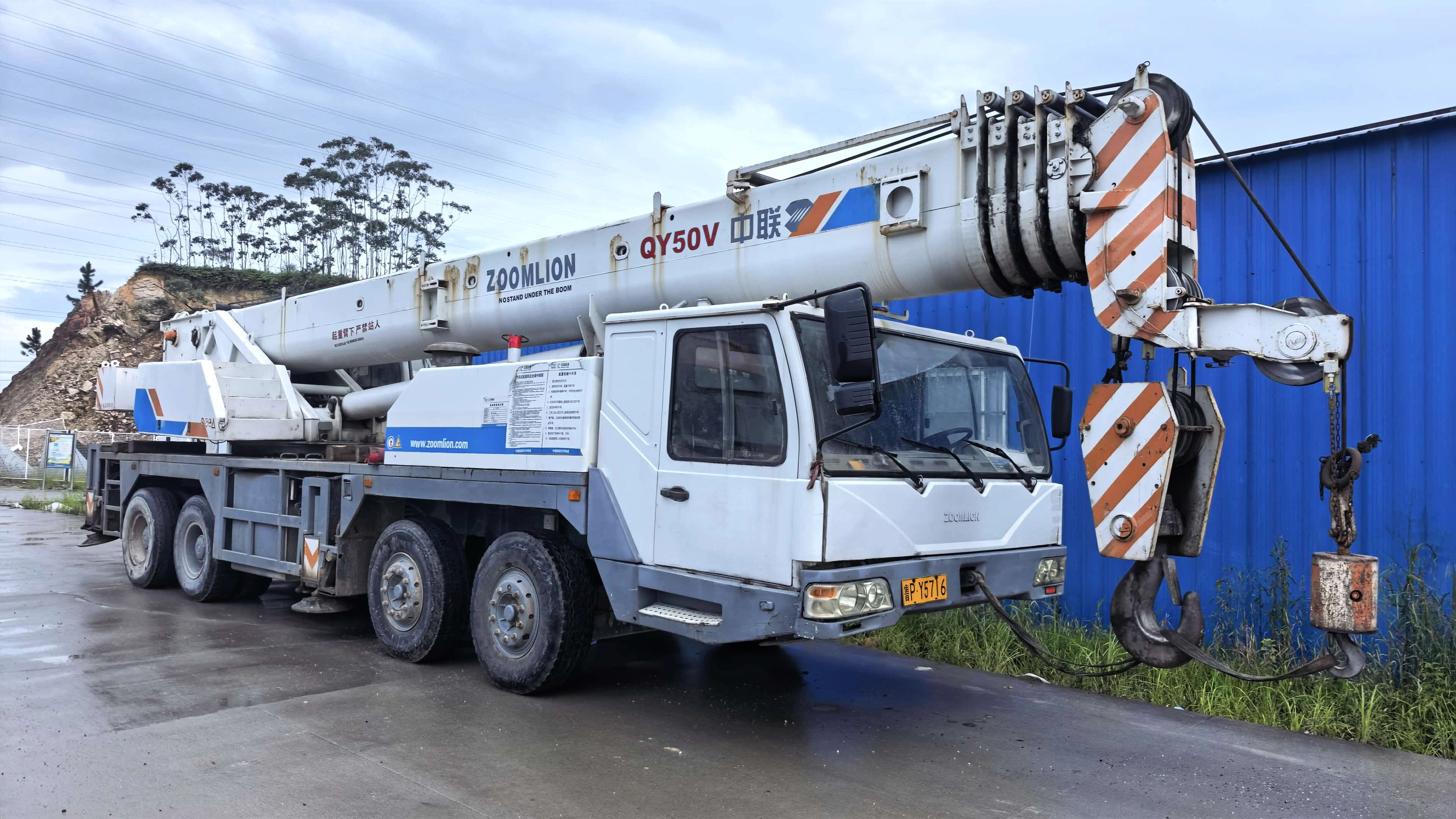 2013 ZOOMLION QY50V5 50 ton used truck crane for export from China