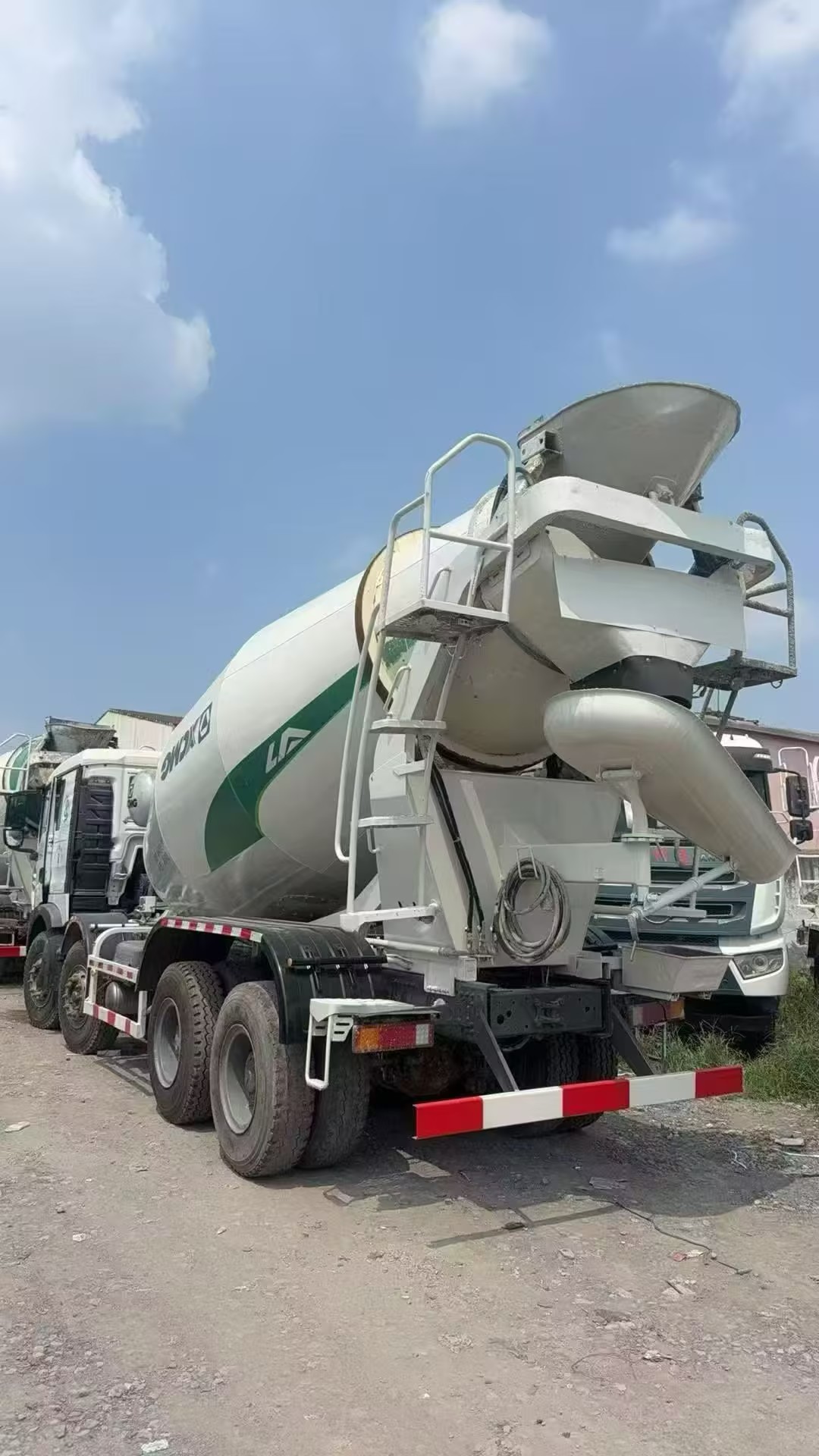 May 2021 Used HOWO XCMG 12 m3 Lightweight Concrete Mixer Truck