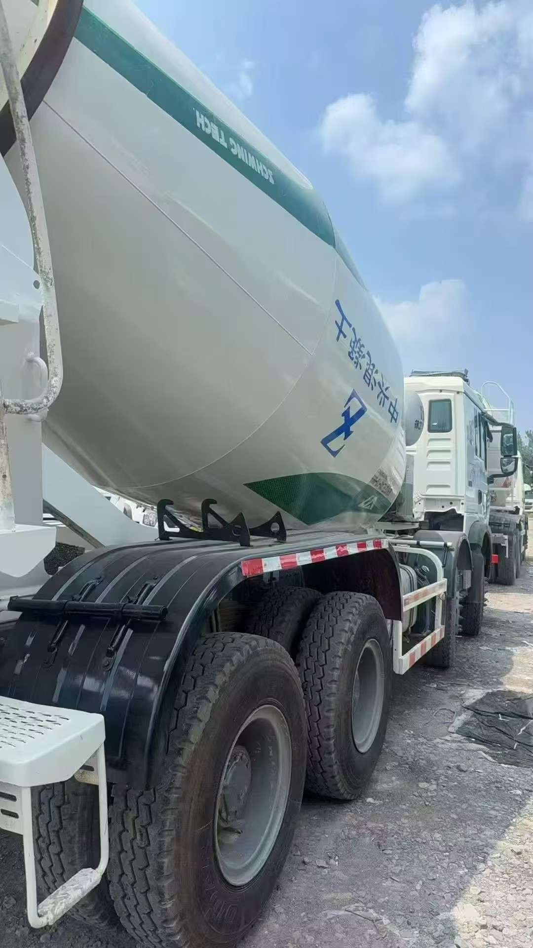 May 2021 Used HOWO XCMG 12 m3 Lightweight Concrete Mixer Truck 2