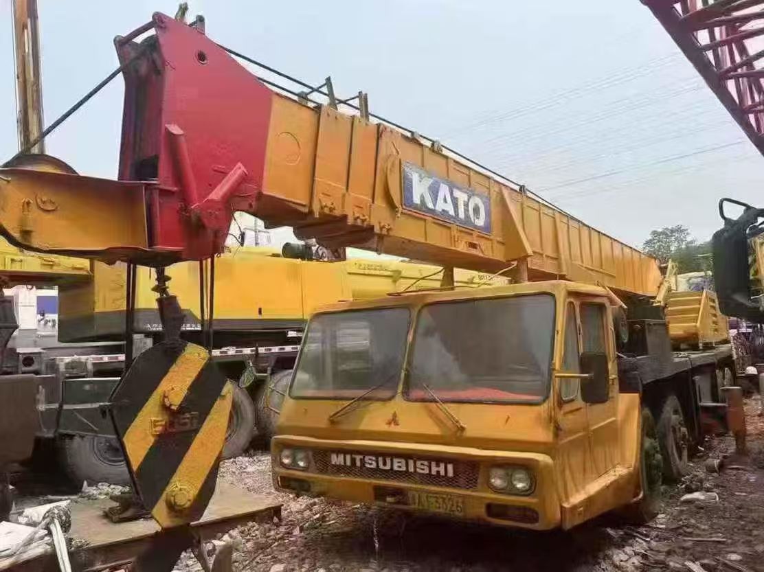 Used KATO 50 Ton Truck Crane 2