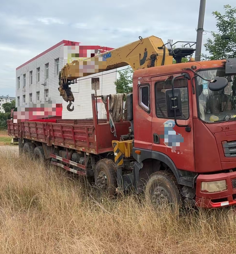 2017 Used XCMG 10 Ton Truck-Mounted Crane 2