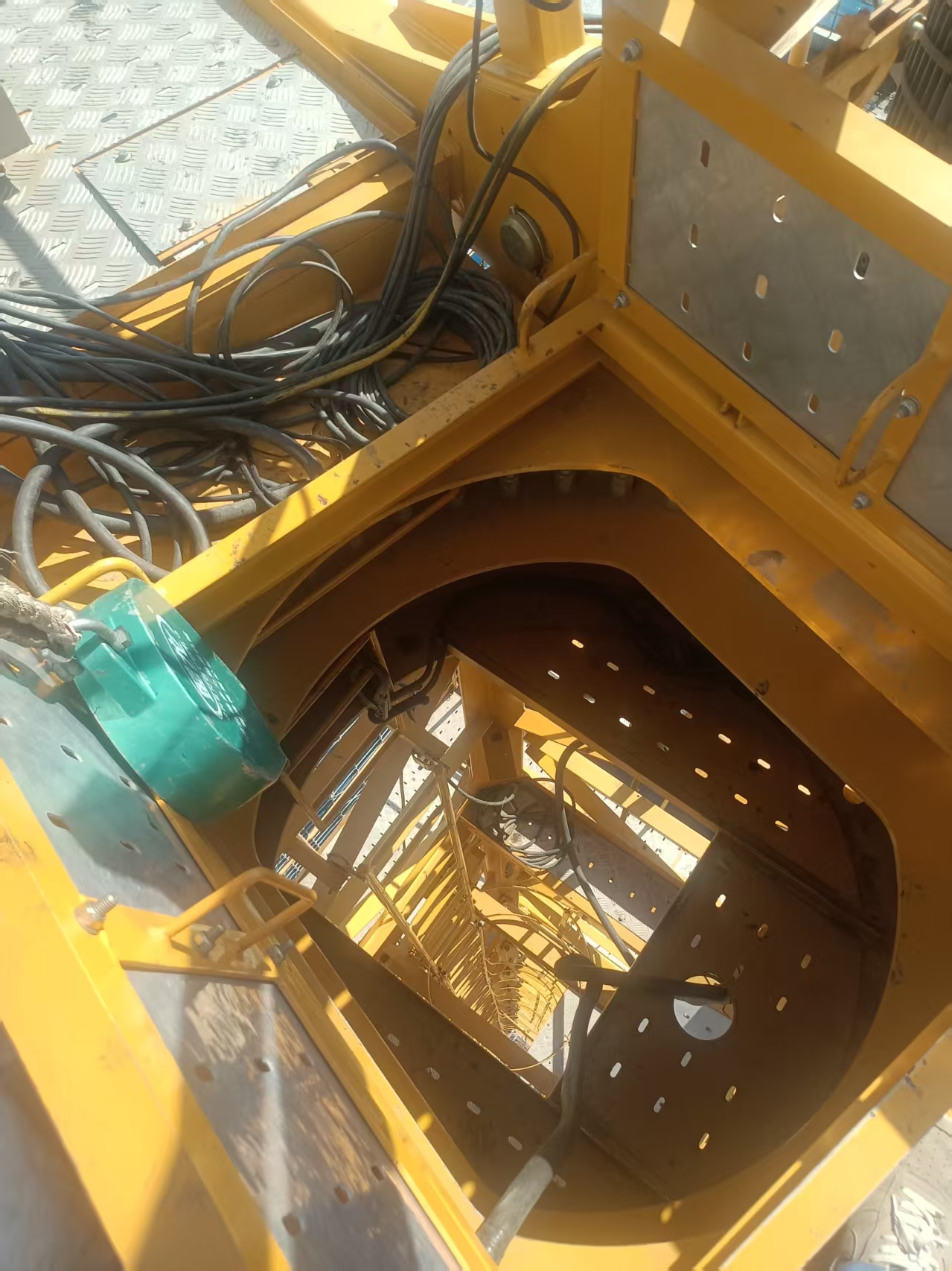 2020 Used XCMG 6015-8 Flat-Top Tower Crane 4