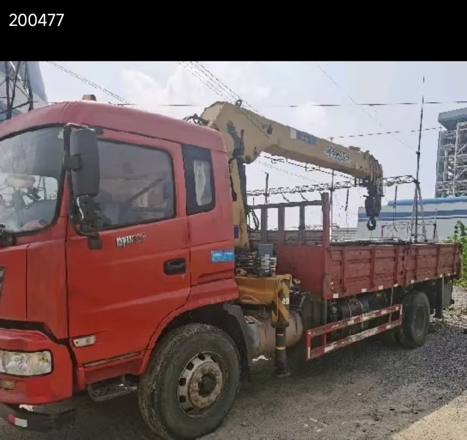2017 Used XCMG 8 Ton Truck-Mounted Crane 2