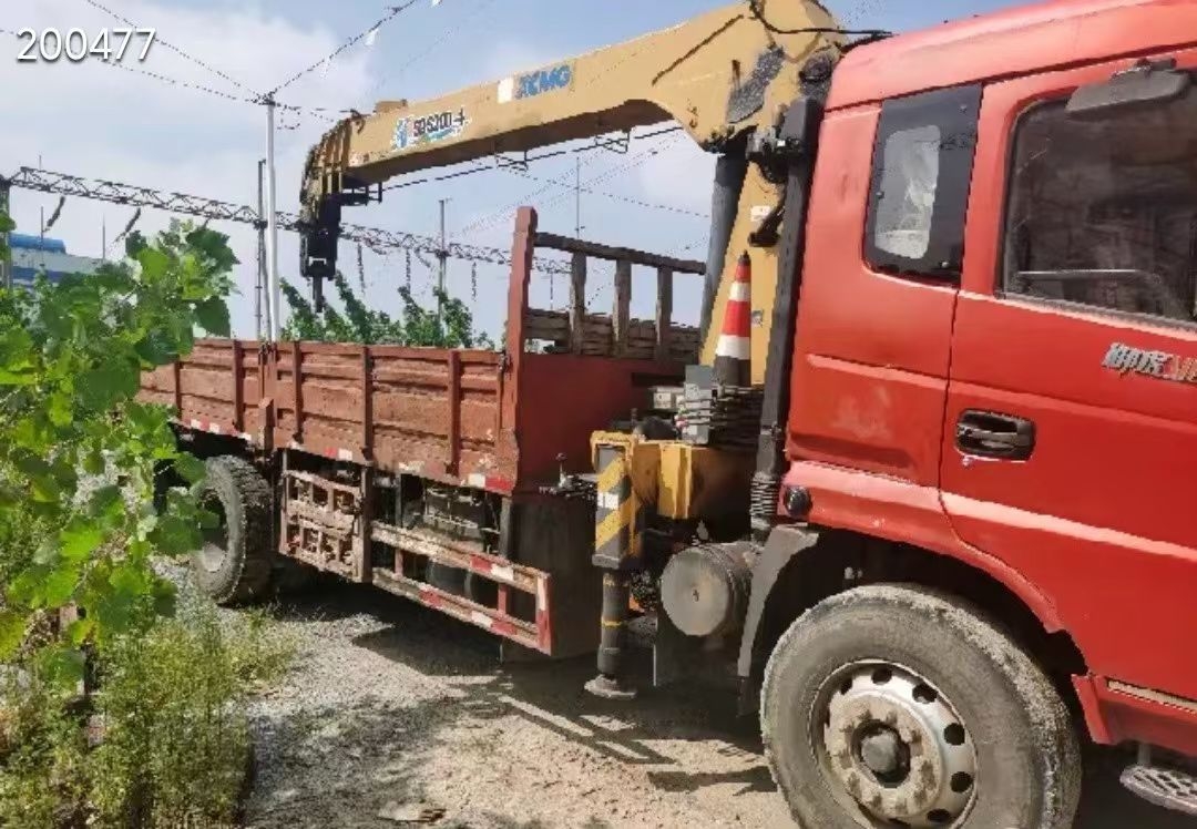 2017 Used XCMG 8 Ton Truck-Mounted Crane 3